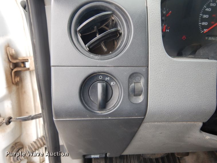 image for item GG9185 2004 Ford F150 Super Cab pickup truck