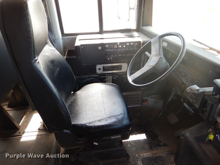 image for item GH9676 1992 International 3800 school bus