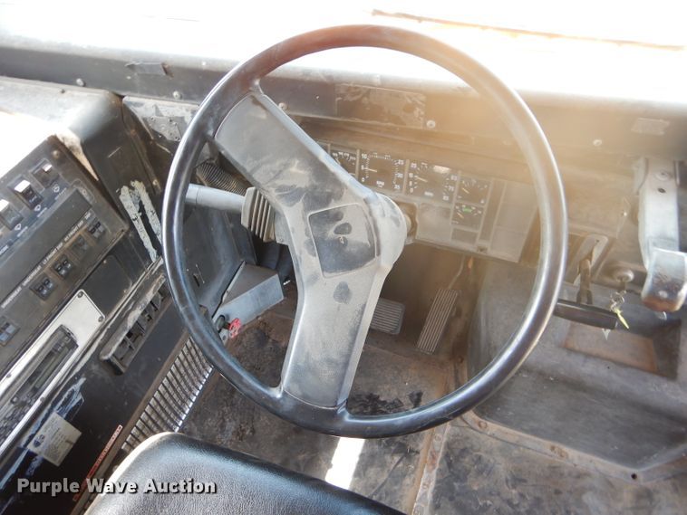 image for item GH9676 1992 International 3800 school bus