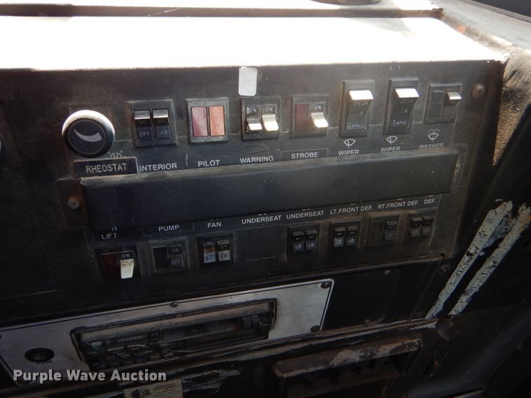 image for item GH9676 1992 International 3800 school bus