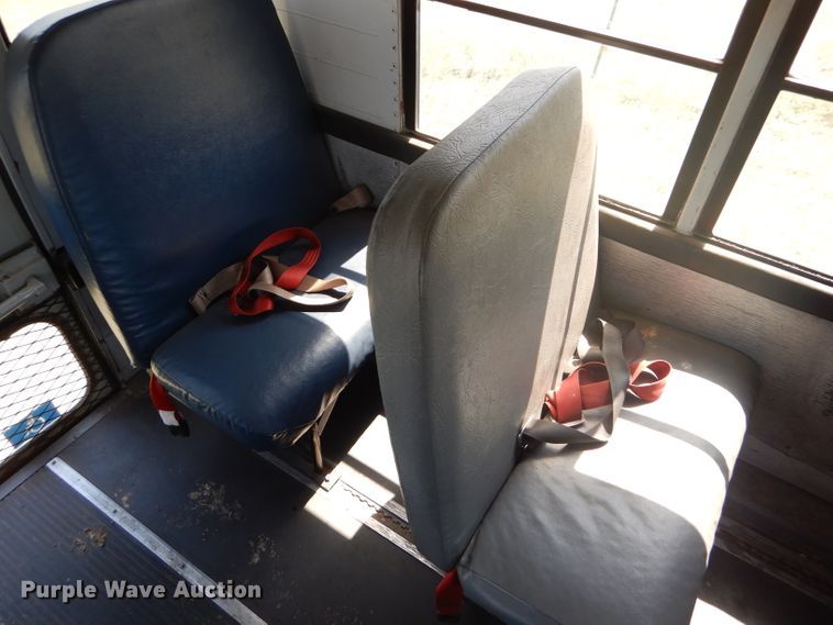 image for item GH9676 1992 International 3800 school bus