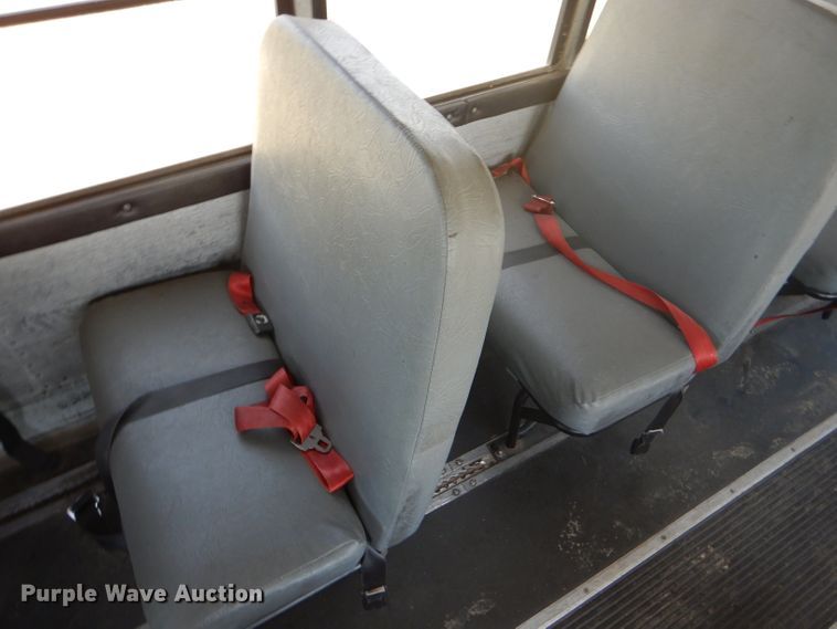 image for item GH9676 1992 International 3800 school bus