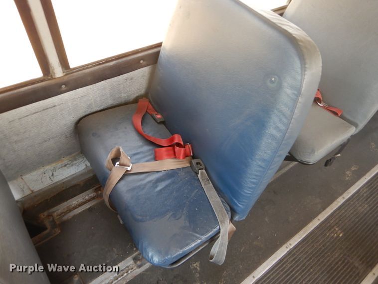 image for item GH9676 1992 International 3800 school bus