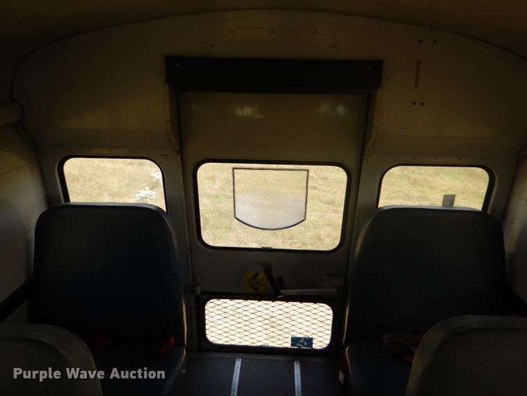 image for item GH9676 1992 International 3800 school bus