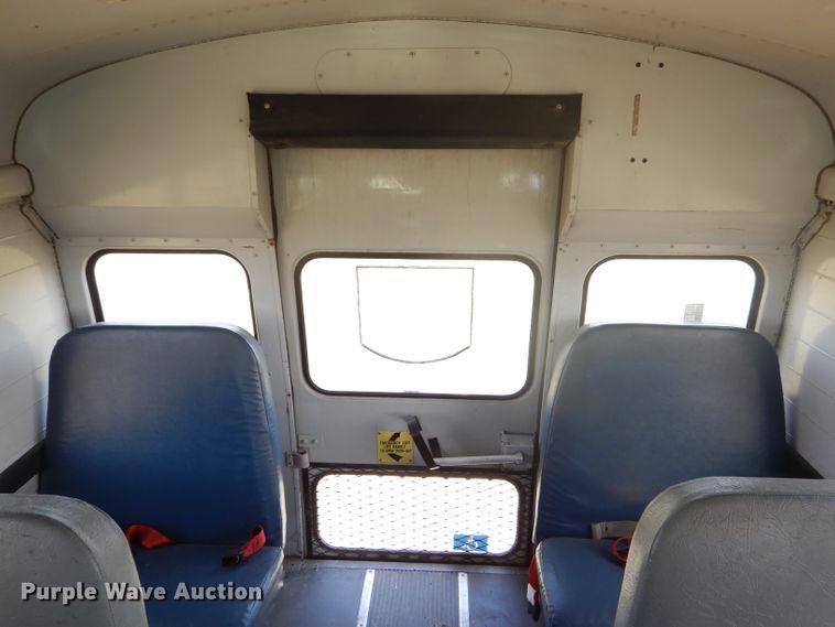 image for item GH9676 1992 International 3800 school bus