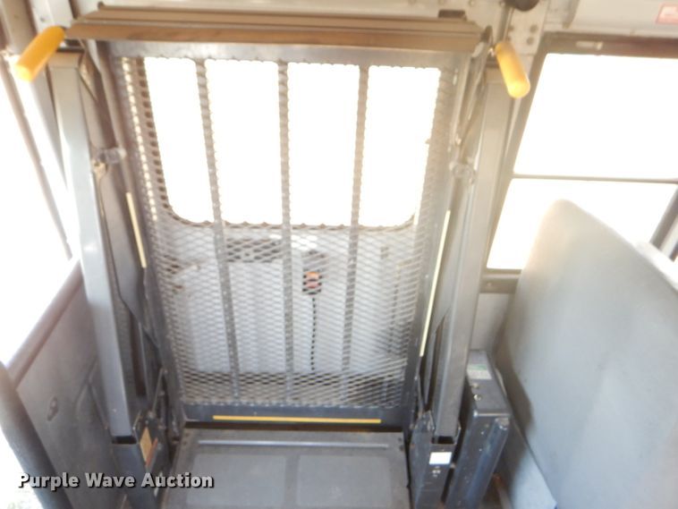 image for item GH9676 1992 International 3800 school bus