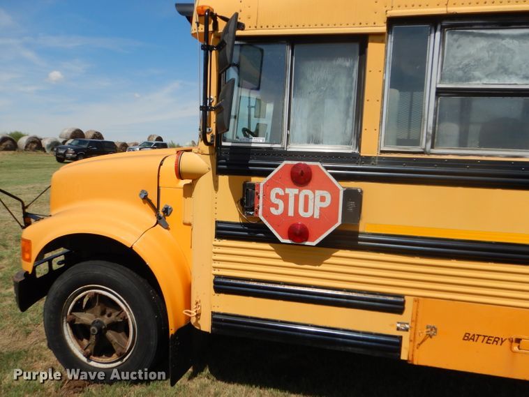 image for item GH9676 1992 International 3800 school bus