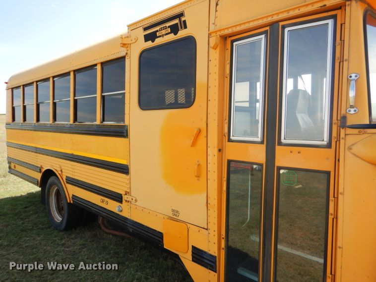 image for item GH9676 1992 International 3800 school bus
