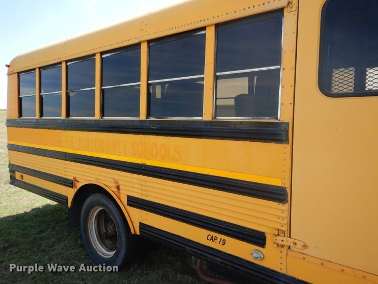 image for item GH9676 1992 International 3800 school bus