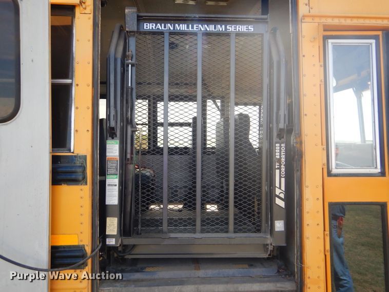 image for item GH9676 1992 International 3800 school bus