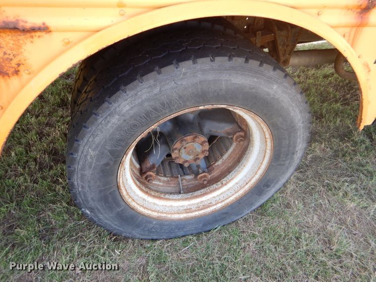 image for item GH9676 1992 International 3800 school bus