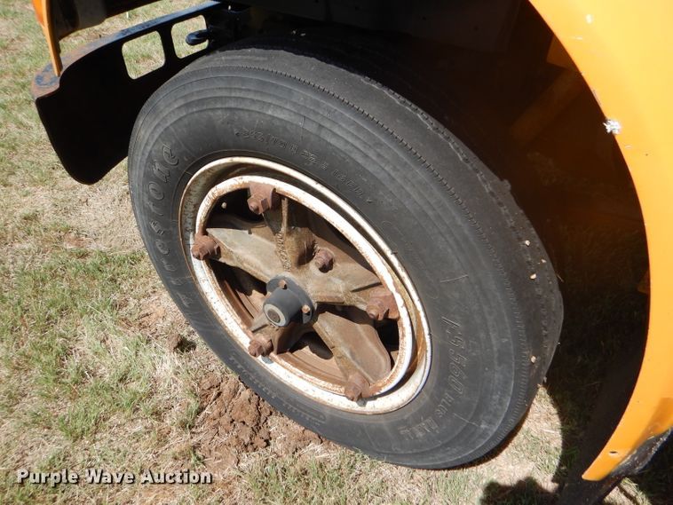 image for item GH9676 1992 International 3800 school bus