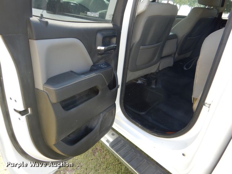 image for item GH9746 2015 Chevrolet Silverado 2500HD Double Cab pickup truck