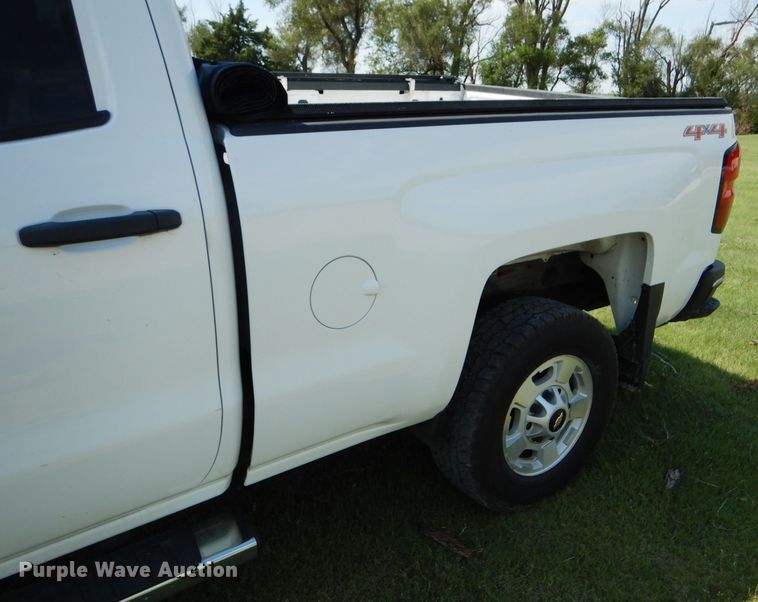 image for item GH9746 2015 Chevrolet Silverado 2500HD Double Cab pickup truck