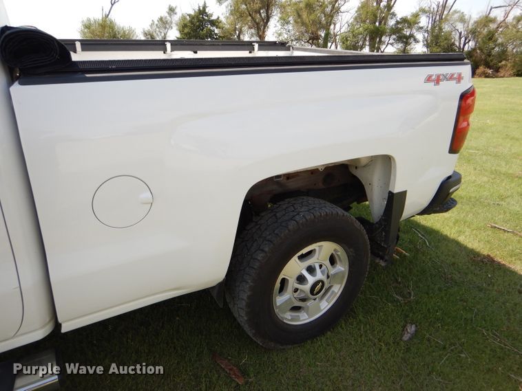 image for item GH9746 2015 Chevrolet Silverado 2500HD Double Cab pickup truck