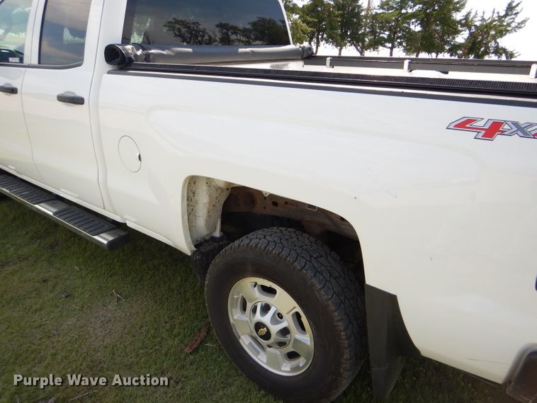 image for item GH9746 2015 Chevrolet Silverado 2500HD Double Cab pickup truck
