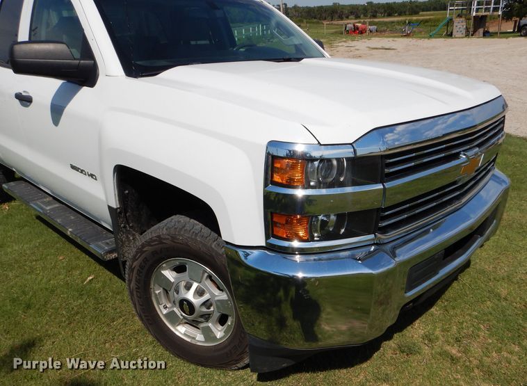 image for item GH9746 2015 Chevrolet Silverado 2500HD Double Cab pickup truck