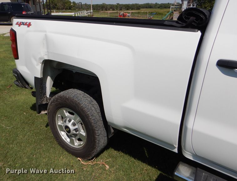 image for item GH9746 2015 Chevrolet Silverado 2500HD Double Cab pickup truck