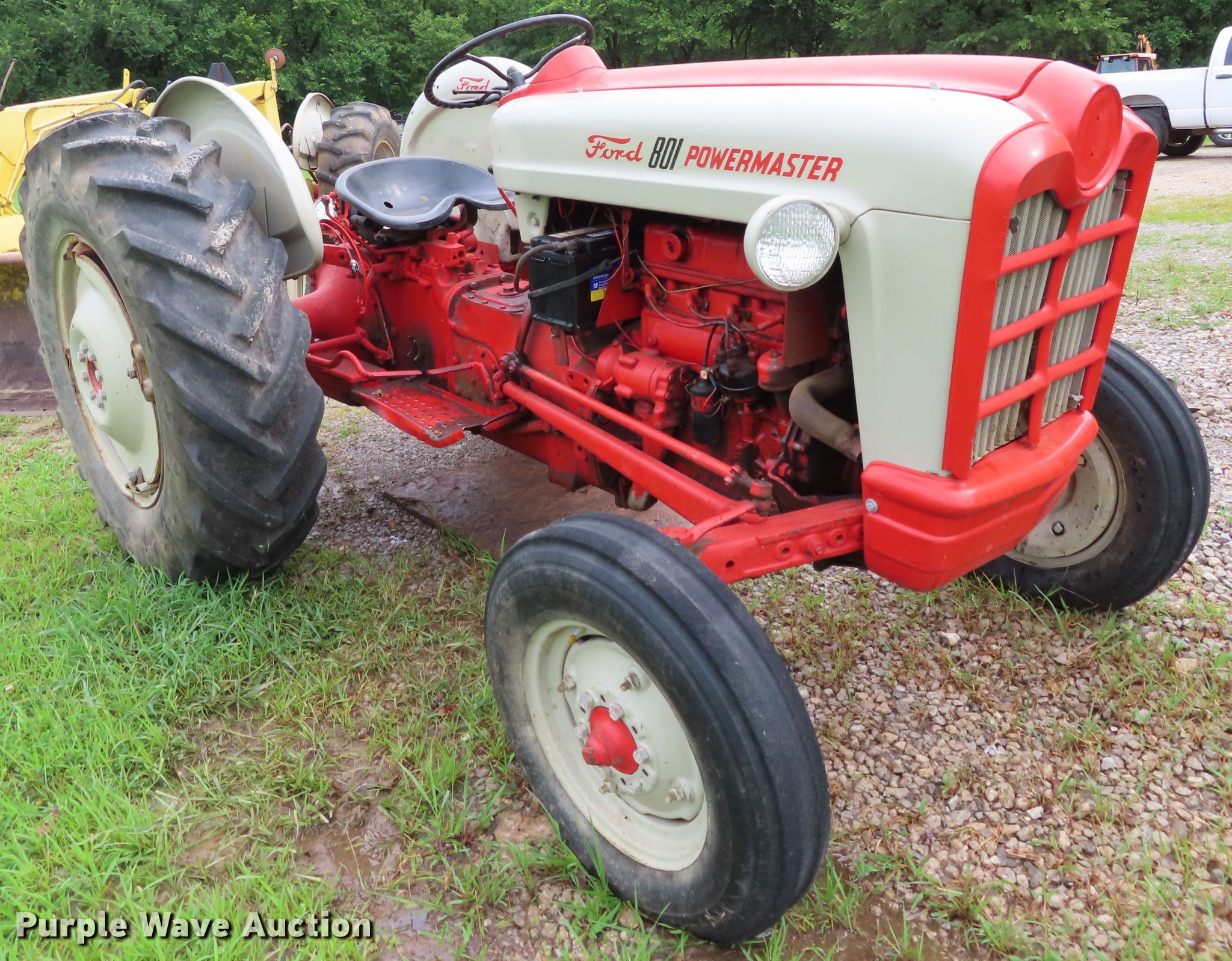 Ford 801 Powermaster tractor in Tecumseh, KS Item DH0286 sold