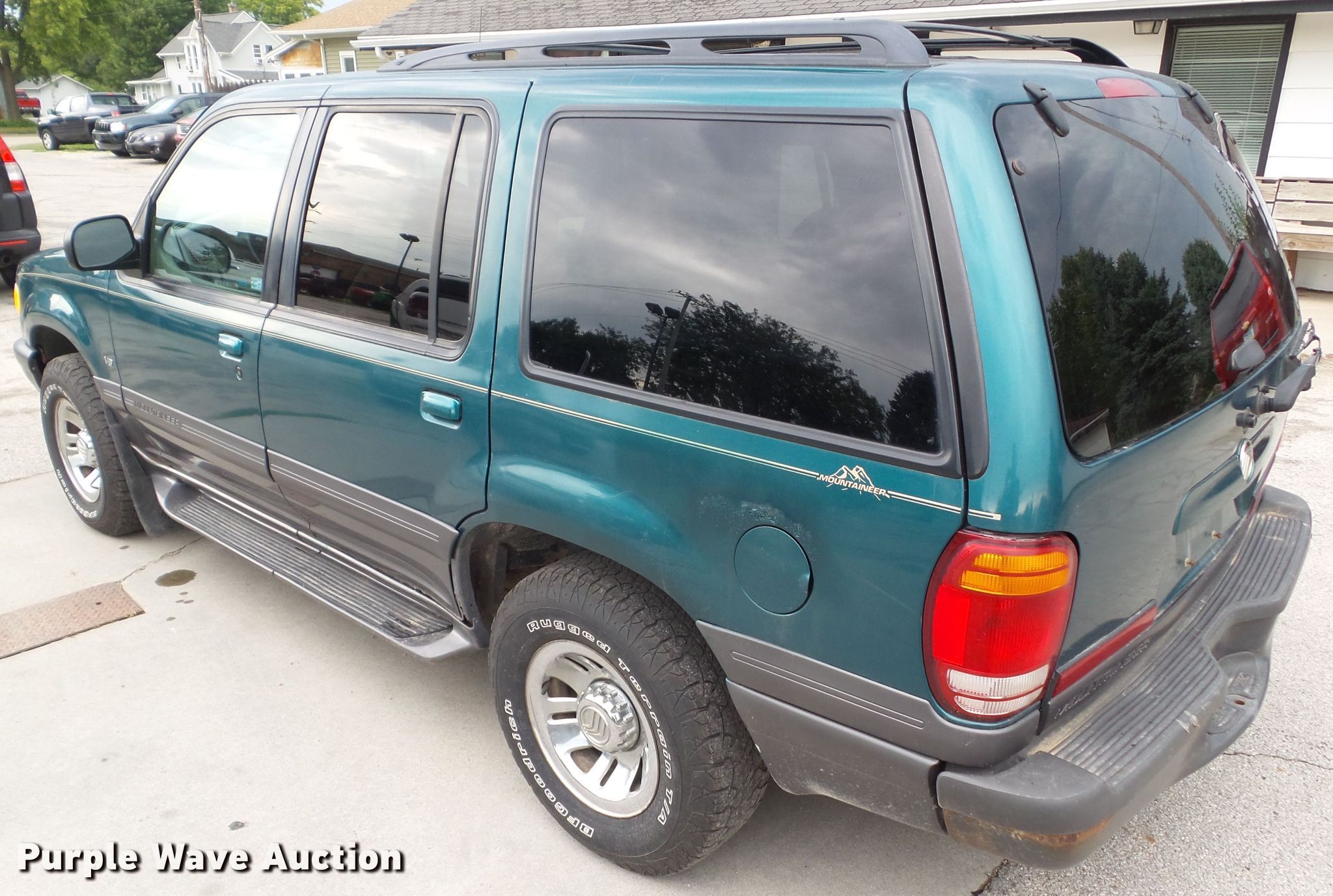 1998 Mercury Mountaineer SUV in Perry, IA Item EM9821 sold Purple Wave