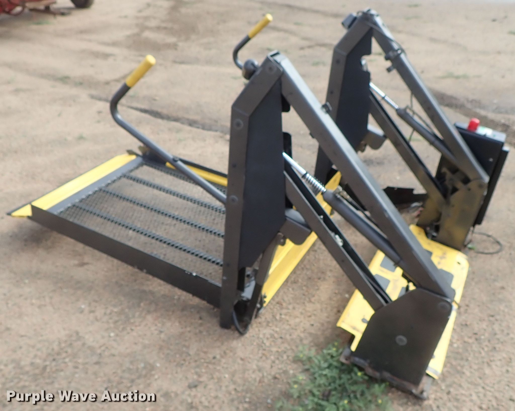 Braun NL9171B wheelchair lift in Kinsley, KS | Item GB9470 sold