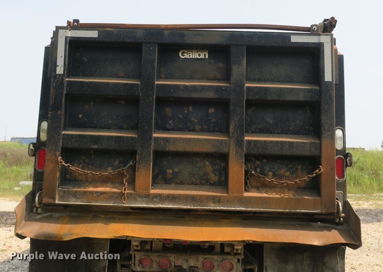 image for item DB10208 1992 Freightliner FLD dump truck