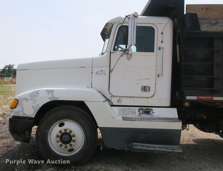 image for item DB10208 1992 Freightliner FLD dump truck