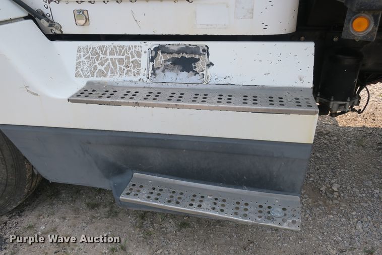 image for item DB10208 1992 Freightliner FLD dump truck