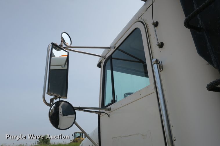 image for item DB10208 1992 Freightliner FLD dump truck