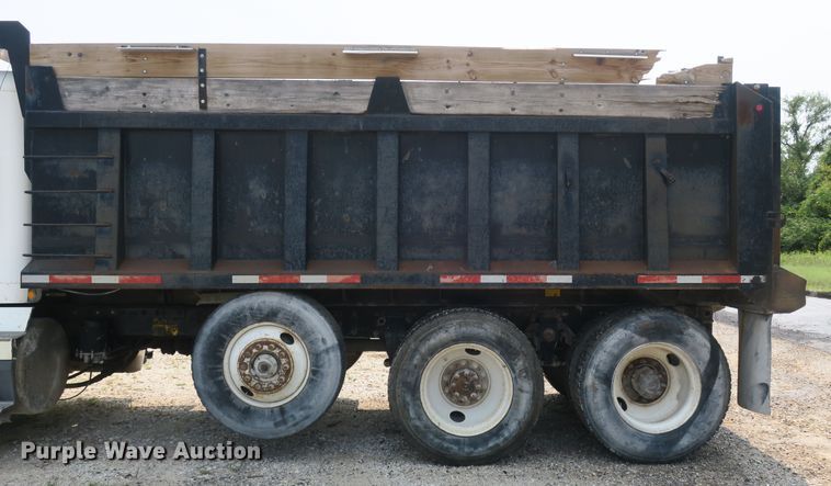 image for item DB10208 1992 Freightliner FLD dump truck