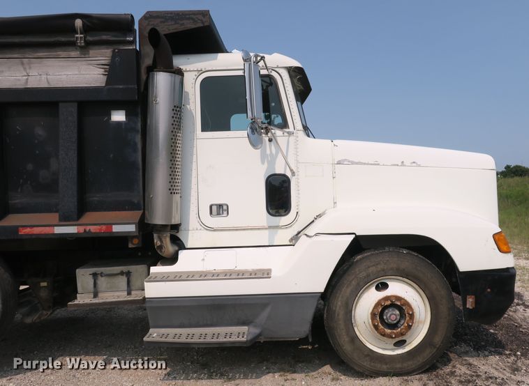 image for item DB10208 1992 Freightliner FLD dump truck