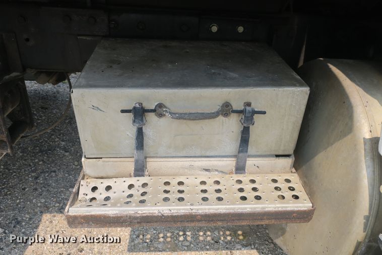 image for item DB10208 1992 Freightliner FLD dump truck