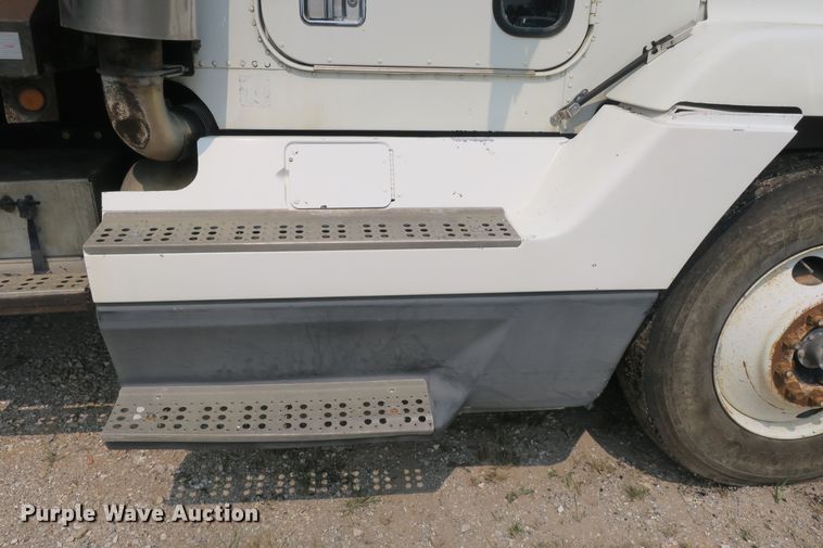 image for item DB10208 1992 Freightliner FLD dump truck