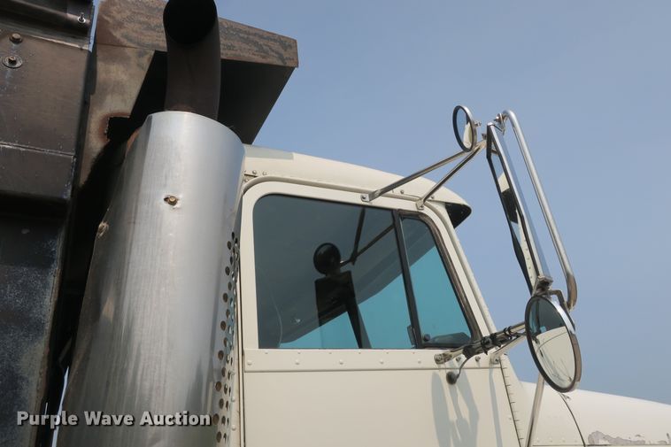 image for item DB10208 1992 Freightliner FLD dump truck
