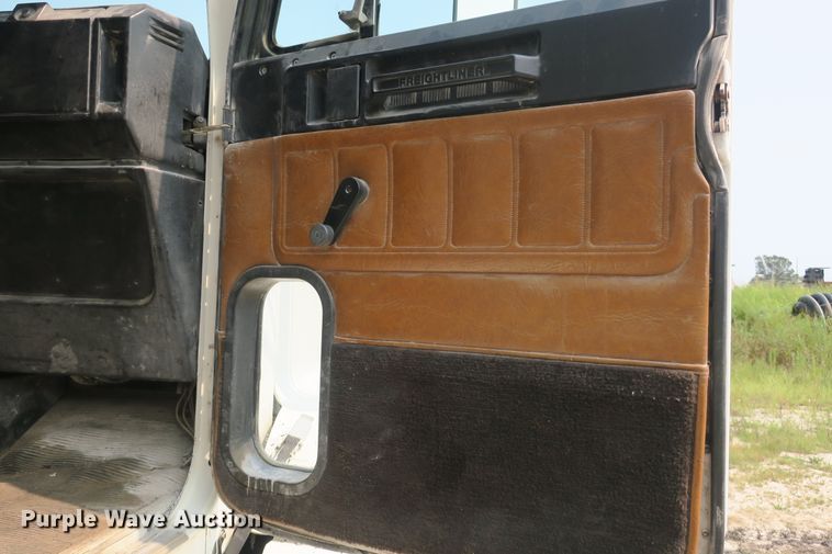 image for item DB10208 1992 Freightliner FLD dump truck