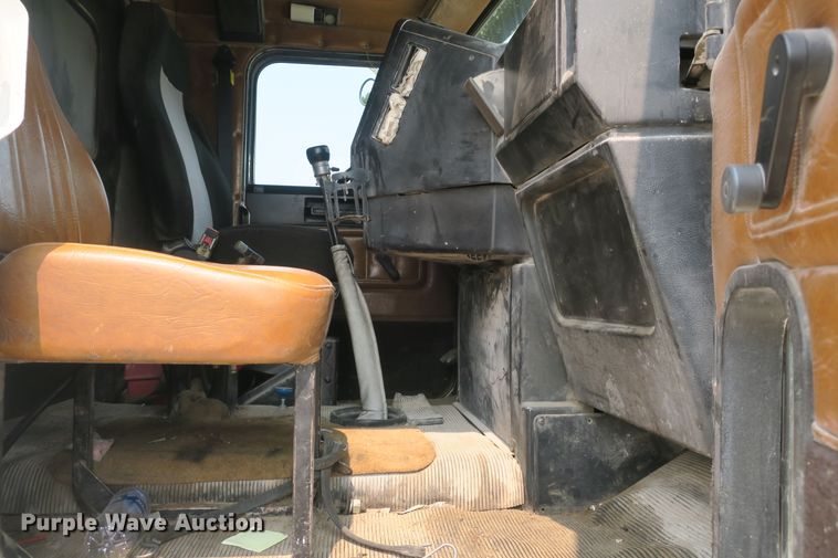 image for item DB10208 1992 Freightliner FLD dump truck