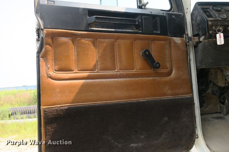 image for item DB10208 1992 Freightliner FLD dump truck