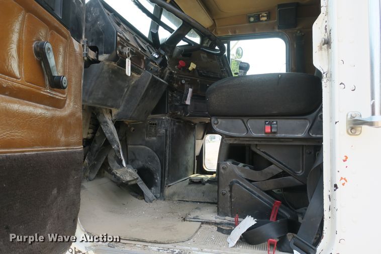 image for item DB10208 1992 Freightliner FLD dump truck