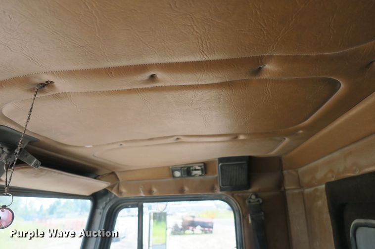 image for item DB10208 1992 Freightliner FLD dump truck