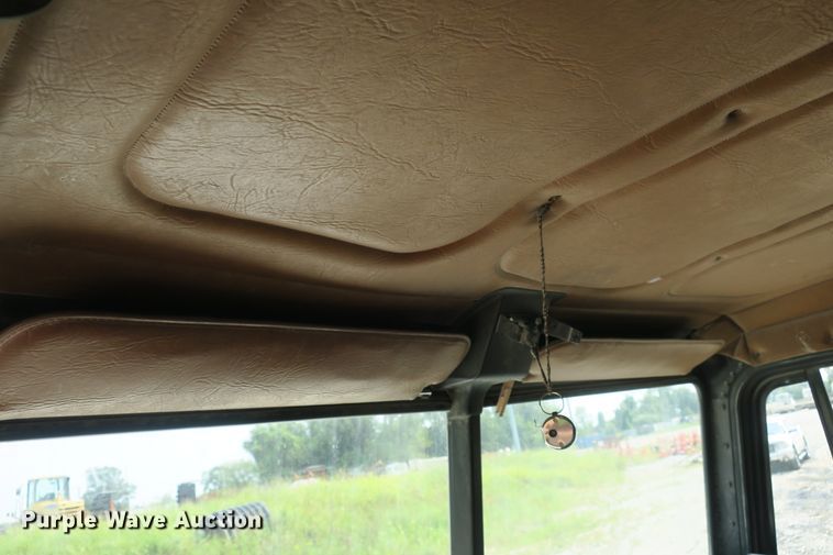 image for item DB10208 1992 Freightliner FLD dump truck