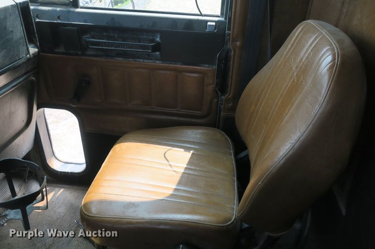 image for item DB10208 1992 Freightliner FLD dump truck