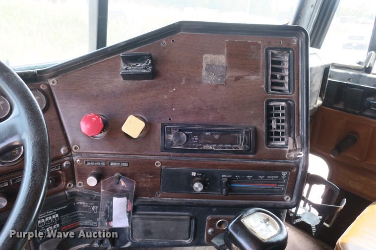 image for item DB10208 1992 Freightliner FLD dump truck