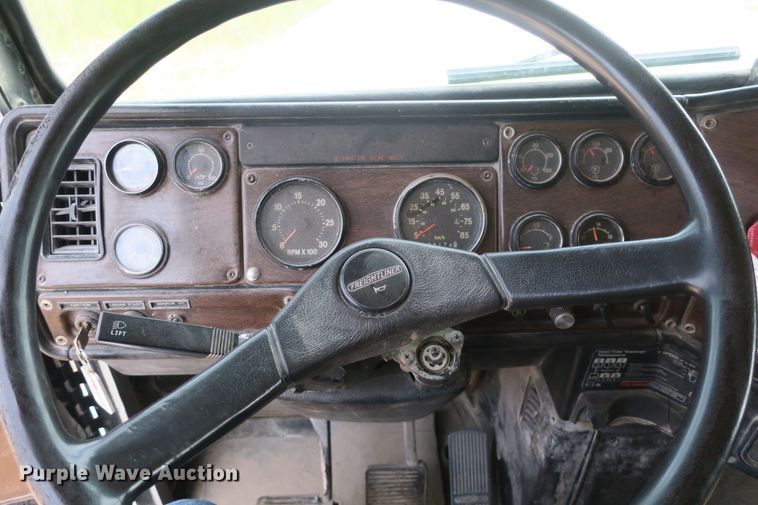 image for item DB10208 1992 Freightliner FLD dump truck