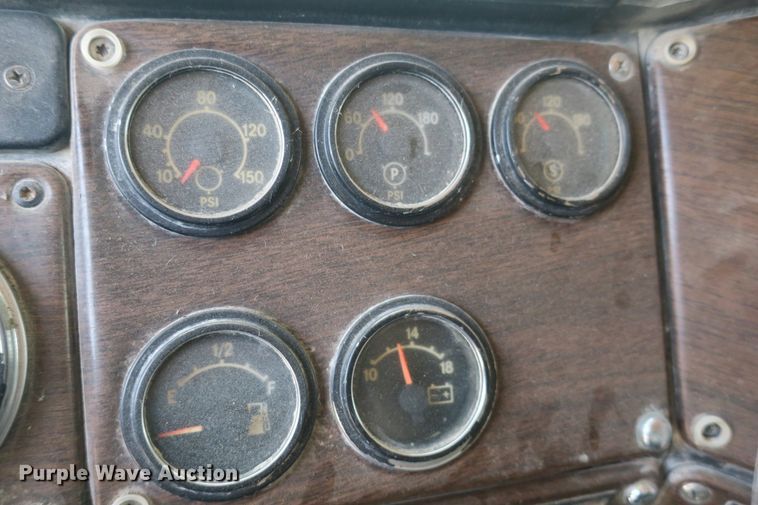 image for item DB10208 1992 Freightliner FLD dump truck