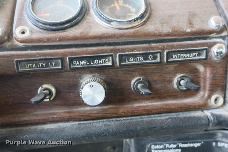 image for item DB10208 1992 Freightliner FLD dump truck