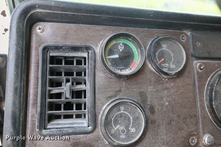 image for item DB10208 1992 Freightliner FLD dump truck