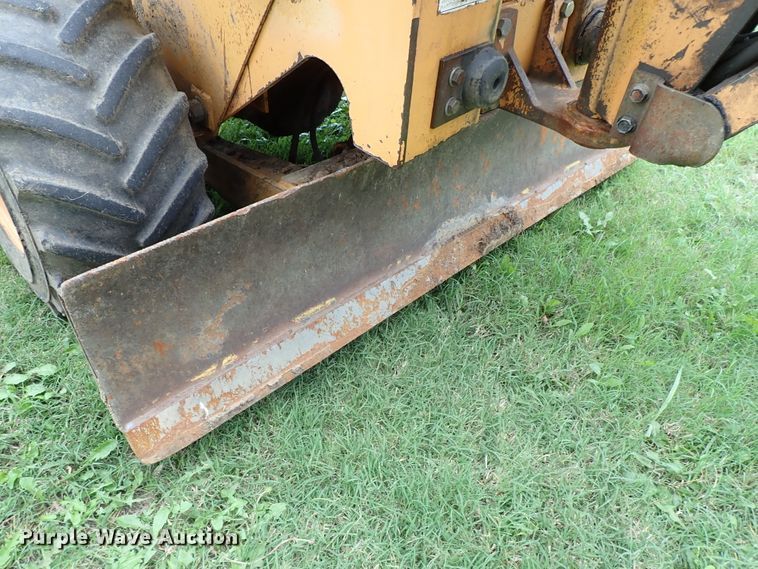 image for item DE0960 1999 Case 360 trencher
