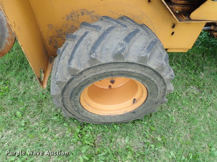 image for item DE0960 1999 Case 360 trencher