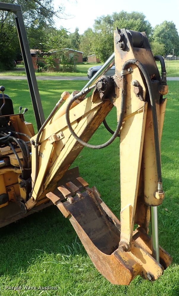 image for item DE0961 1996 Case 360 trencher