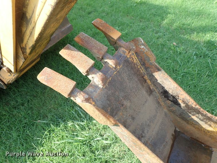 image for item DE0961 1996 Case 360 trencher